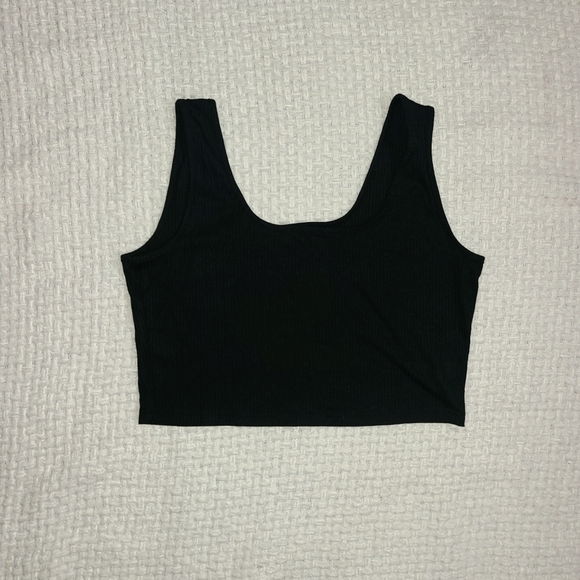 Basic Black Crop Top - Picture 3 of 5